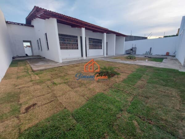 Cômodos Amplos e ainda espaço para reformas