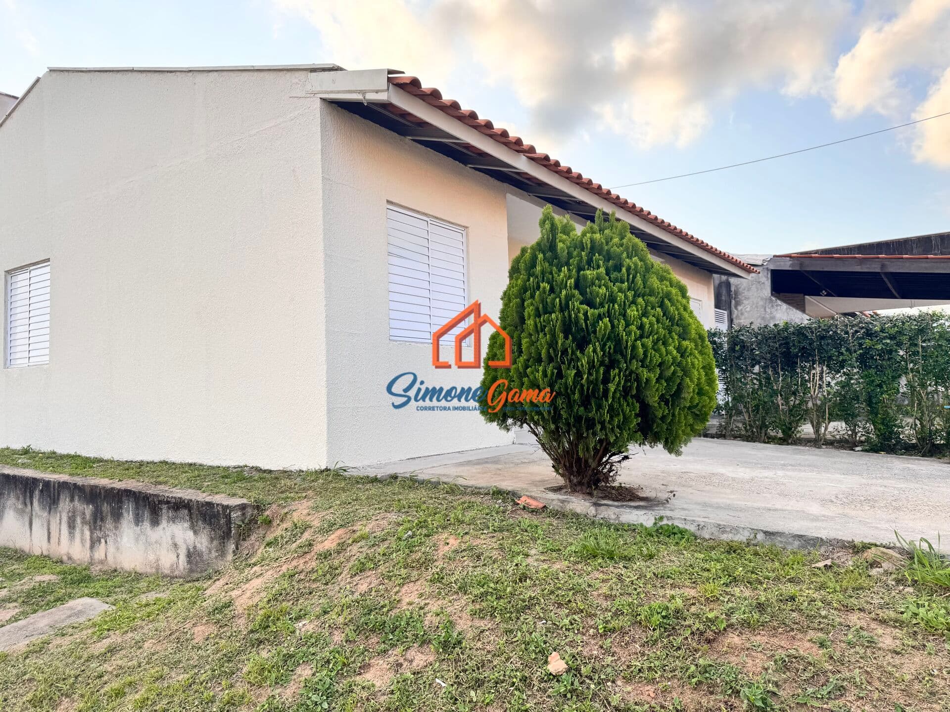 Casa Condomínio 2/4 Reformada