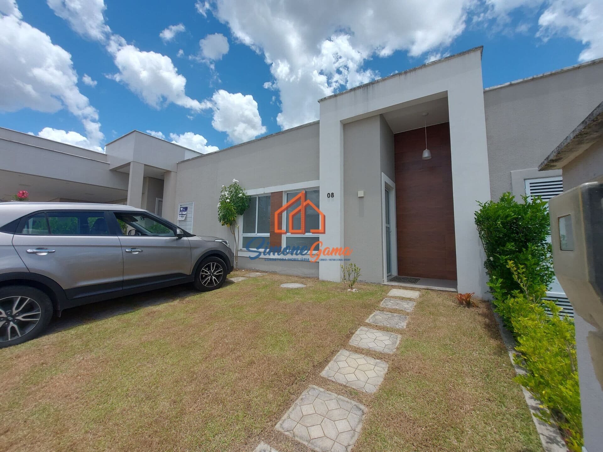 Casa Condomínio Fachada moderna e planta fácil de reformar