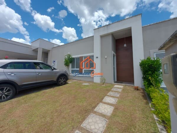 Casa Condomínio Fachada moderna e planta fácil de reformar