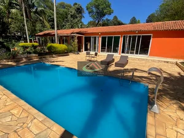Sitio/Chácara de 5500 m² com 4 dorm Na Região de Mairinque - SP