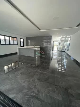 Vende - se casa em Condomínio em Santana de Parnaíba/SP