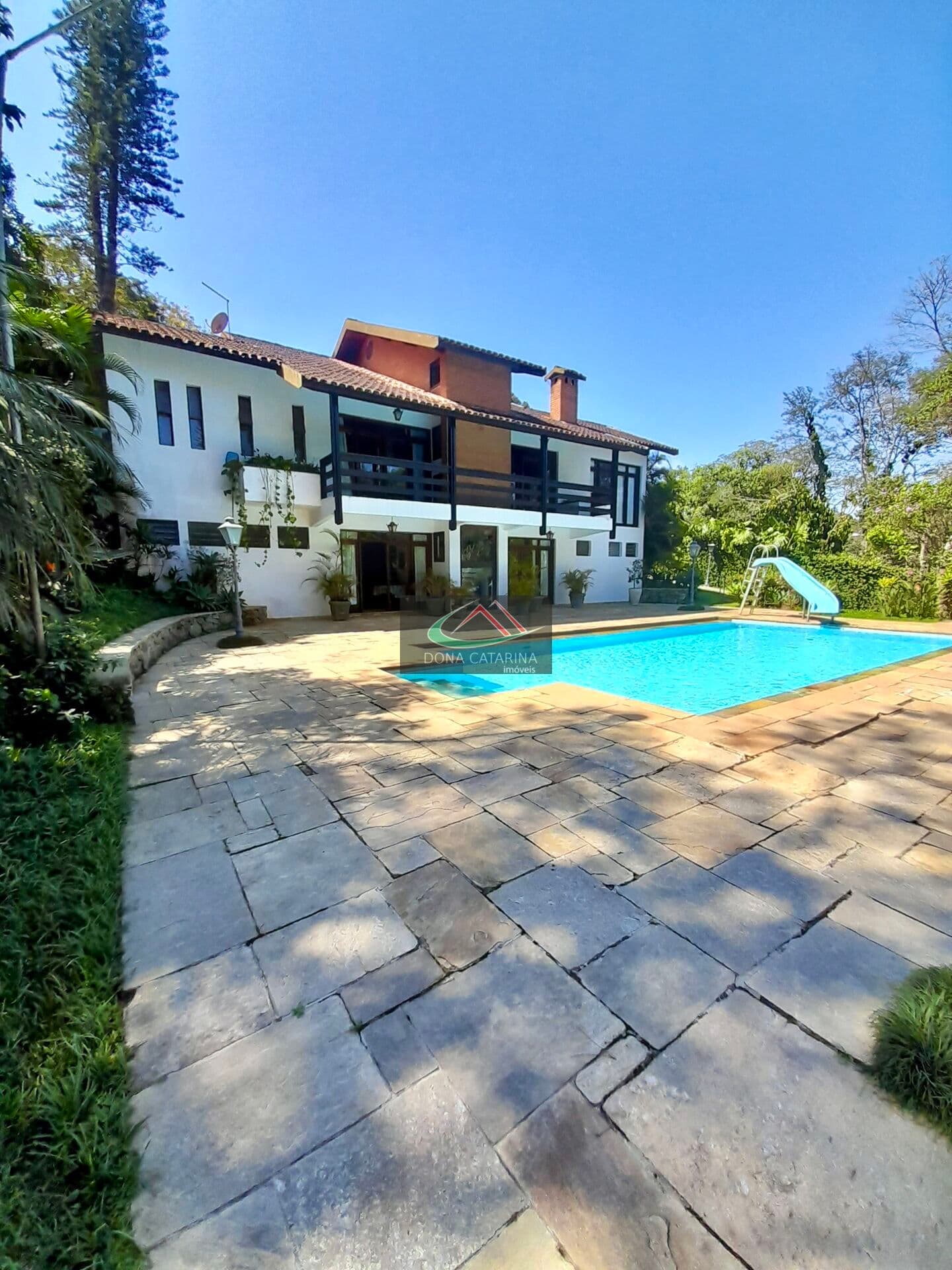 Á Venda, Chácara de Alto Padrão 2.980m² no Centro de Embu das Artes SP🌿✨