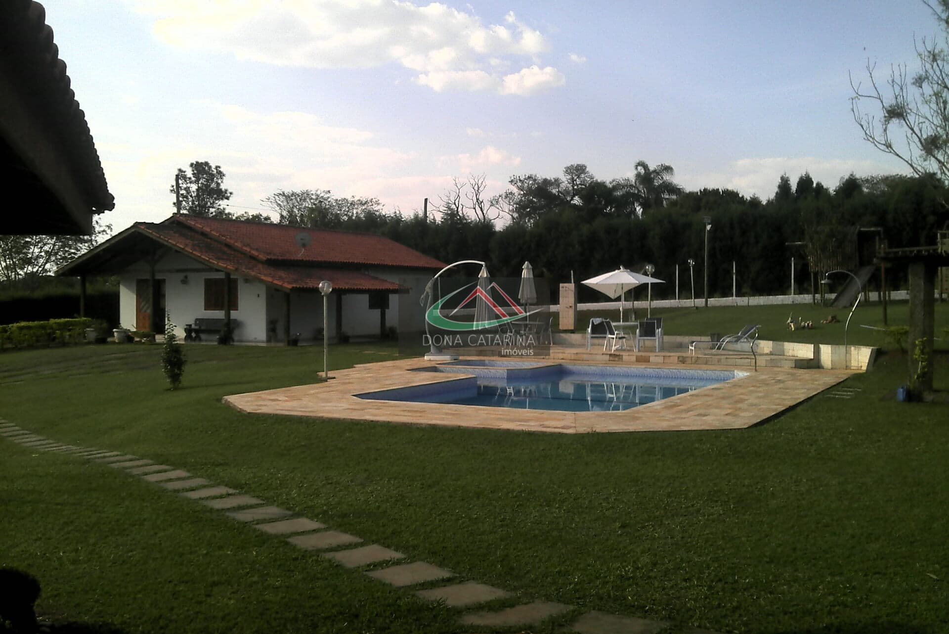 Casa dentro de condomínio de alto Padrão
