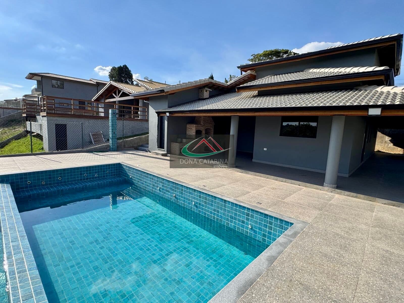 Á Venda, Casa de Campo 1.000m² - Condomínio Fechado - Mairinque SP!