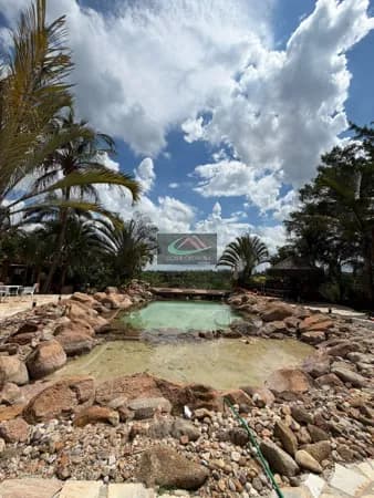 Á Venda, Chácara de 5.000m² Com Piscina Natural em Condomínio Fechado - Salto SP!