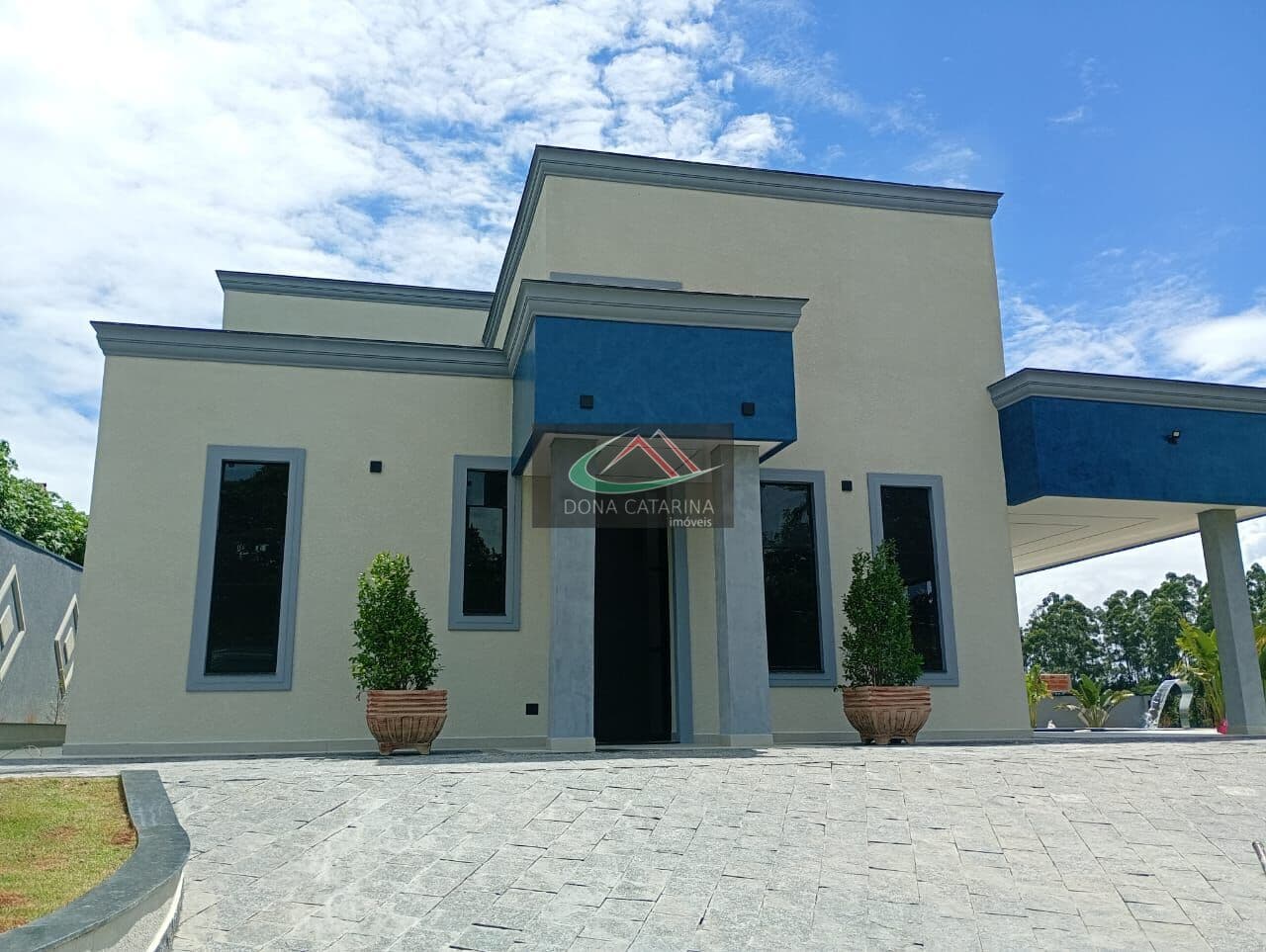 Locação, Casa de Alto Padrão (Nova) em Condomínio Fechado em Araçariguama SP!