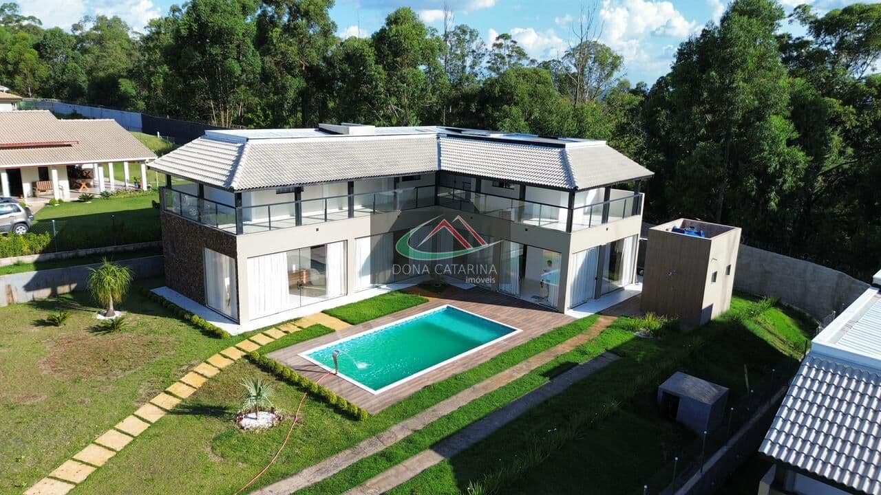 Á Venda, Casa de Campo Completa em Condomínio Fechado - Mairinque SP! Porteira Fechada!