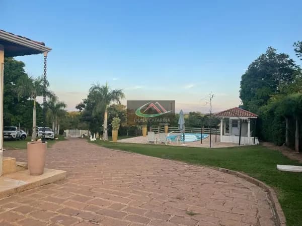 Chácara de 5.000m² com 05 Dormitórios, sendo 04 Suítes, Salto/SP