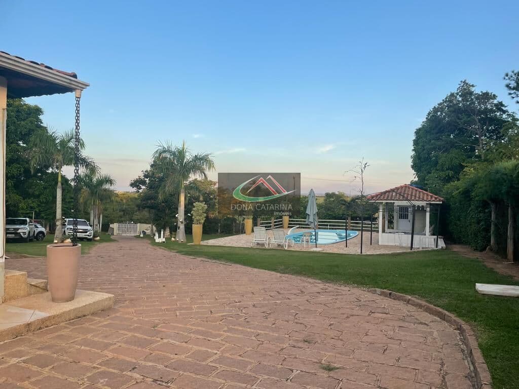 Chácara de 5.000m² com 05 Dormitórios, sendo 04 Suítes, Salto/SP