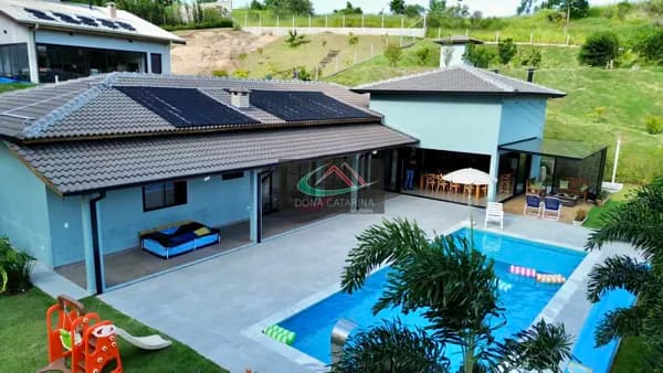 Á Venda, Casa de Campo de 1.678m² com 05 Suítes em Condomínio Fechado - Mairinque/SP