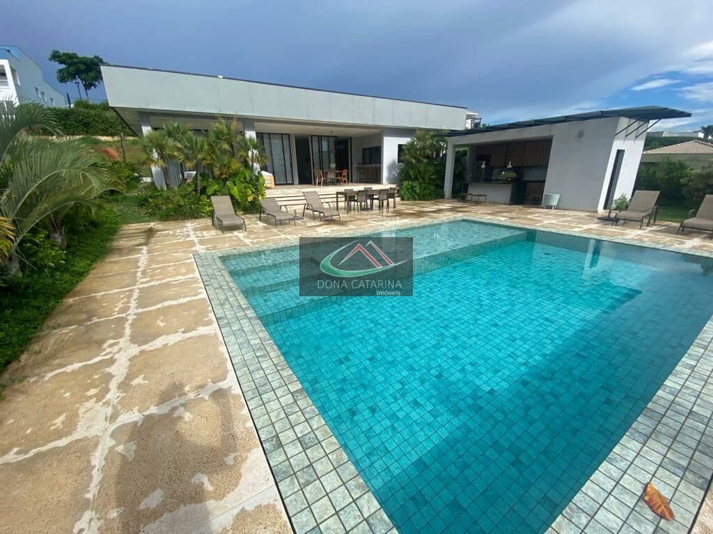 Casa em condomínio fechado de 1.000 m²