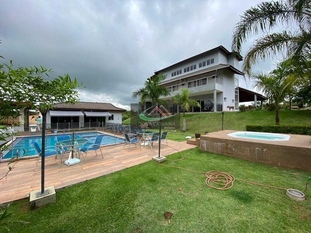 Vende-se Chácara de Alto Padrão com 5.000m² - Condomínio Fechado - Porto Feliz SP