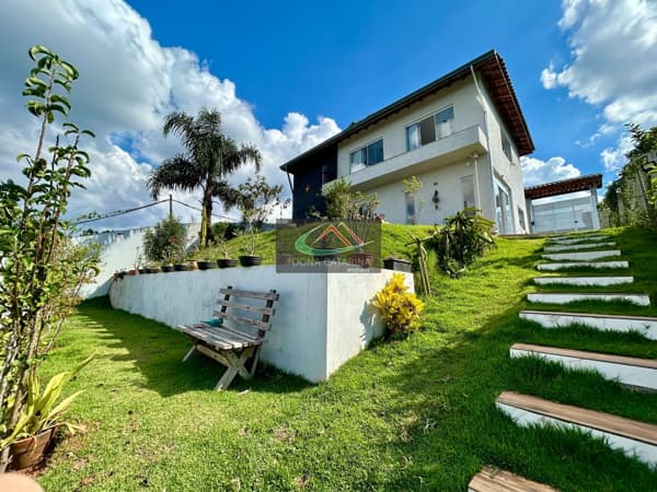 Vende-se Linda Casa no Bairro de Santana de Parnaíba - SP