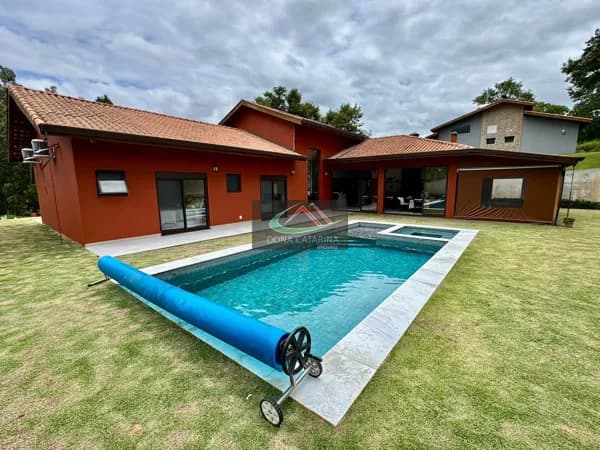 Á Venda, Casa de Campo Nova e 100% Mobiliada - Condomínio Fechado - Mairinque/SP