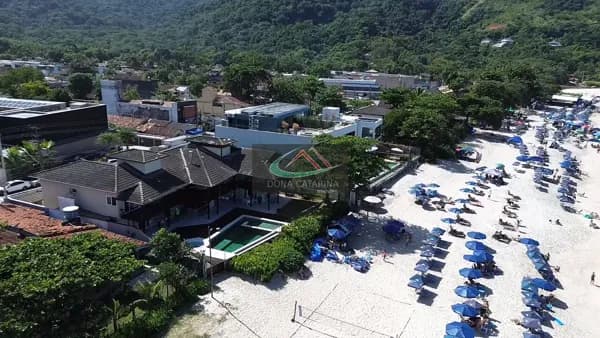 Á Venda, Casa Alto Padrão Frente ao Mar em Maresias SP. Um Refúgio Exclusivo Pé na Areia!