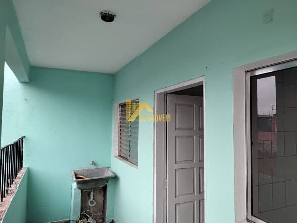 Casa com 2 comodos no Inamar