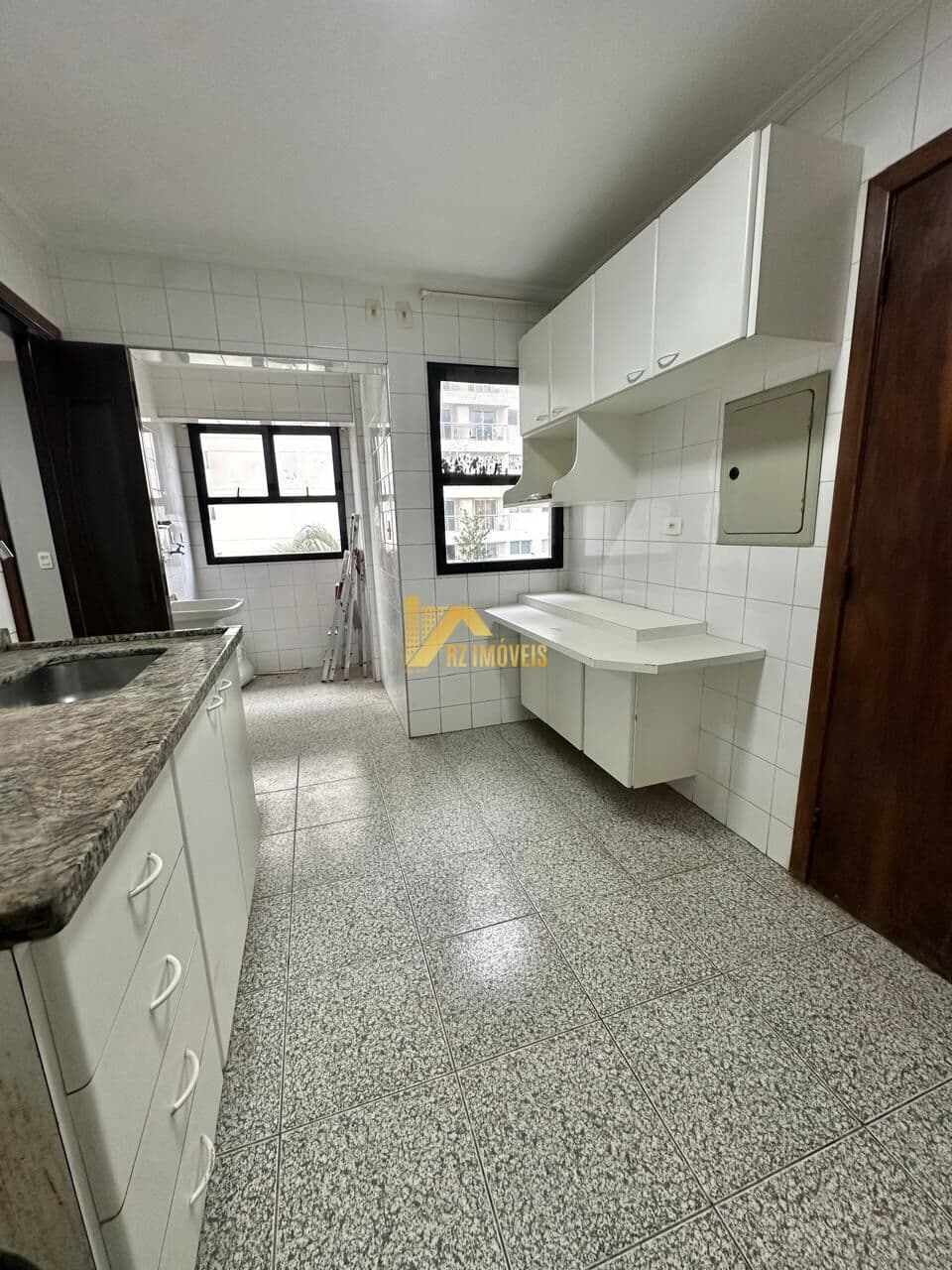 Apartamento com 3 dormitórios sendo 1 suíte.