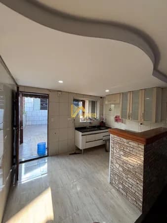 Casa com 2 dormitórios com 1 vaga de garagem
