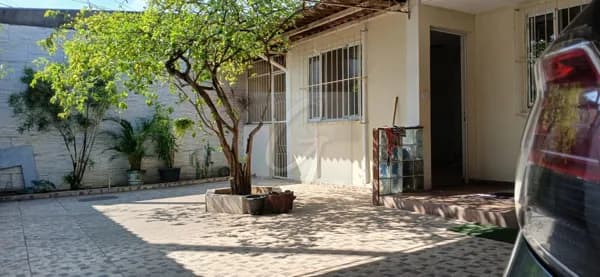 Ótima casa linear em São Vicente, perto do colégio João Saldanha.