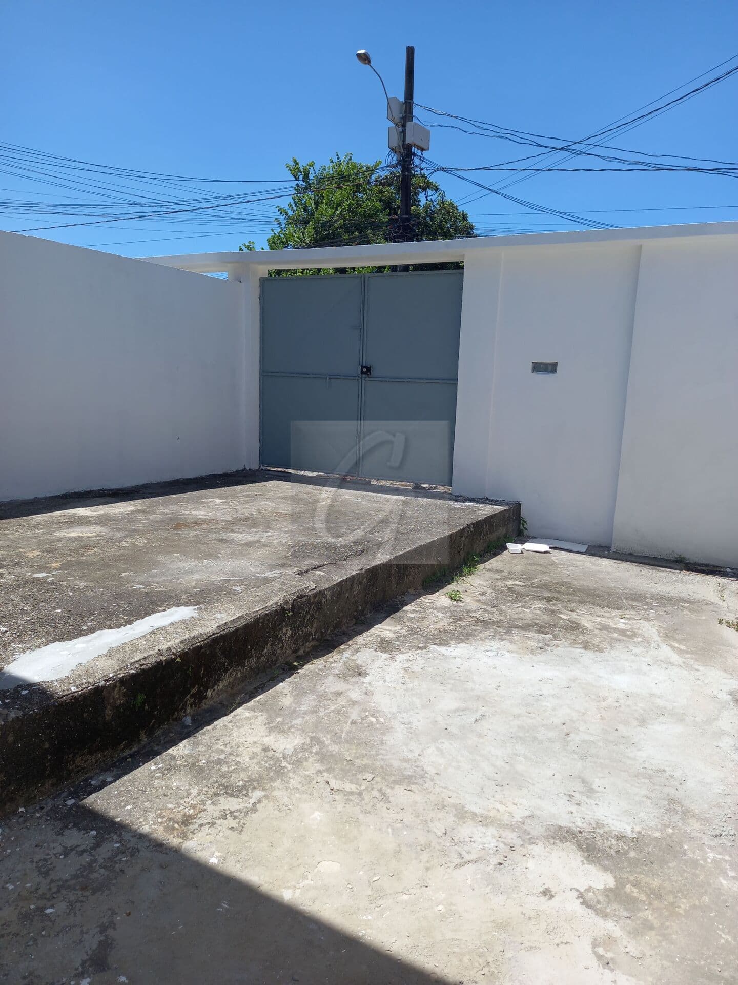 Casa linear com 2 quartos em São Bernardo.