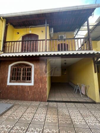 Duas casas em Condomínio na Praça Carecão