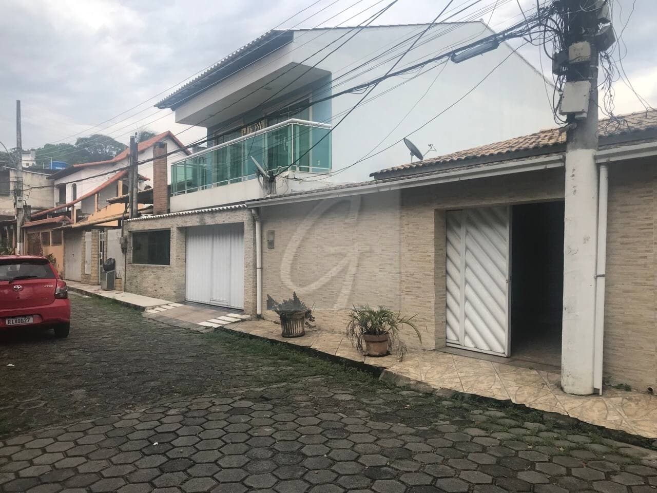 CASA EM CONDOMÍNIO FECHADO