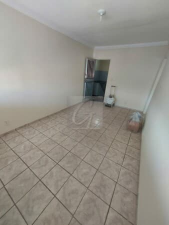 APARTAMENTO 2 QTS. BNH - AV. DAS OLIVEIRAS.