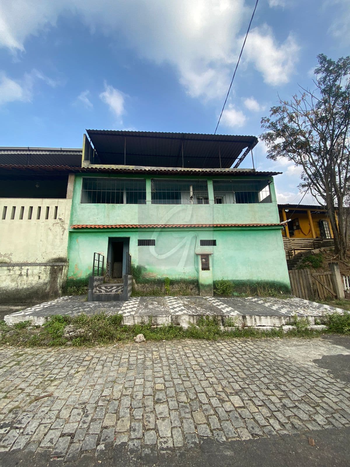 Casa Duplex ao lado do Shopping da Pereira em Nova Iguaçu