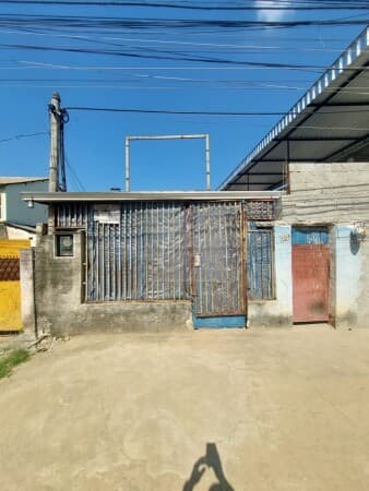 Casa de Alvenaria com terreno no centro de belford roxo