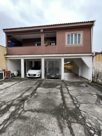 VENDO CASA TIPO SOBRADO 2 QUARTOS CENTRO - BELFORD ROXO