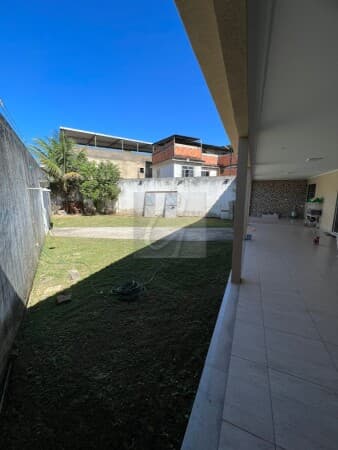 EXCLELENTE CASA AMPLA 2 QTS. COM QUINTAL - HELIÓPOLIS/BELFORD ROXO