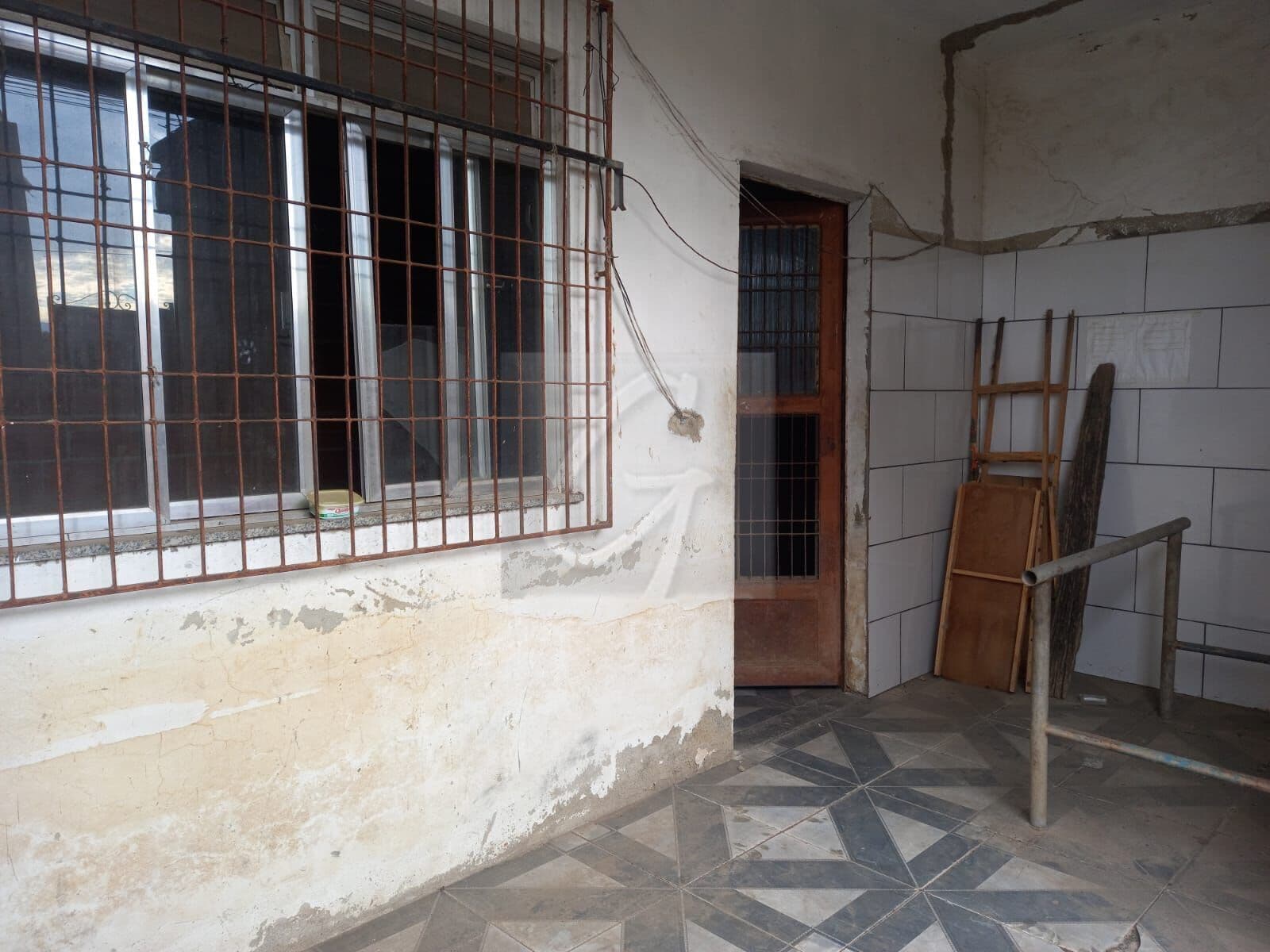 Casa linear com 3 quartos, em Xavantes.