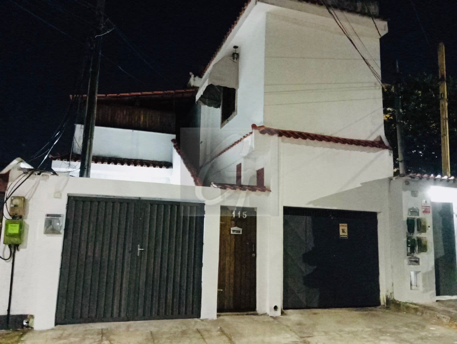 Sobrado Padrão com 2 quartos no Centro de Belford Roxo.