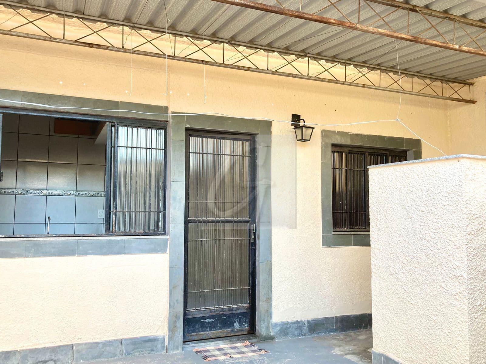 VENDO DUAS ÓTIMAS CASAS NO MESMO QUINTAL NO BAIRRO DE SÃO VICENTE.