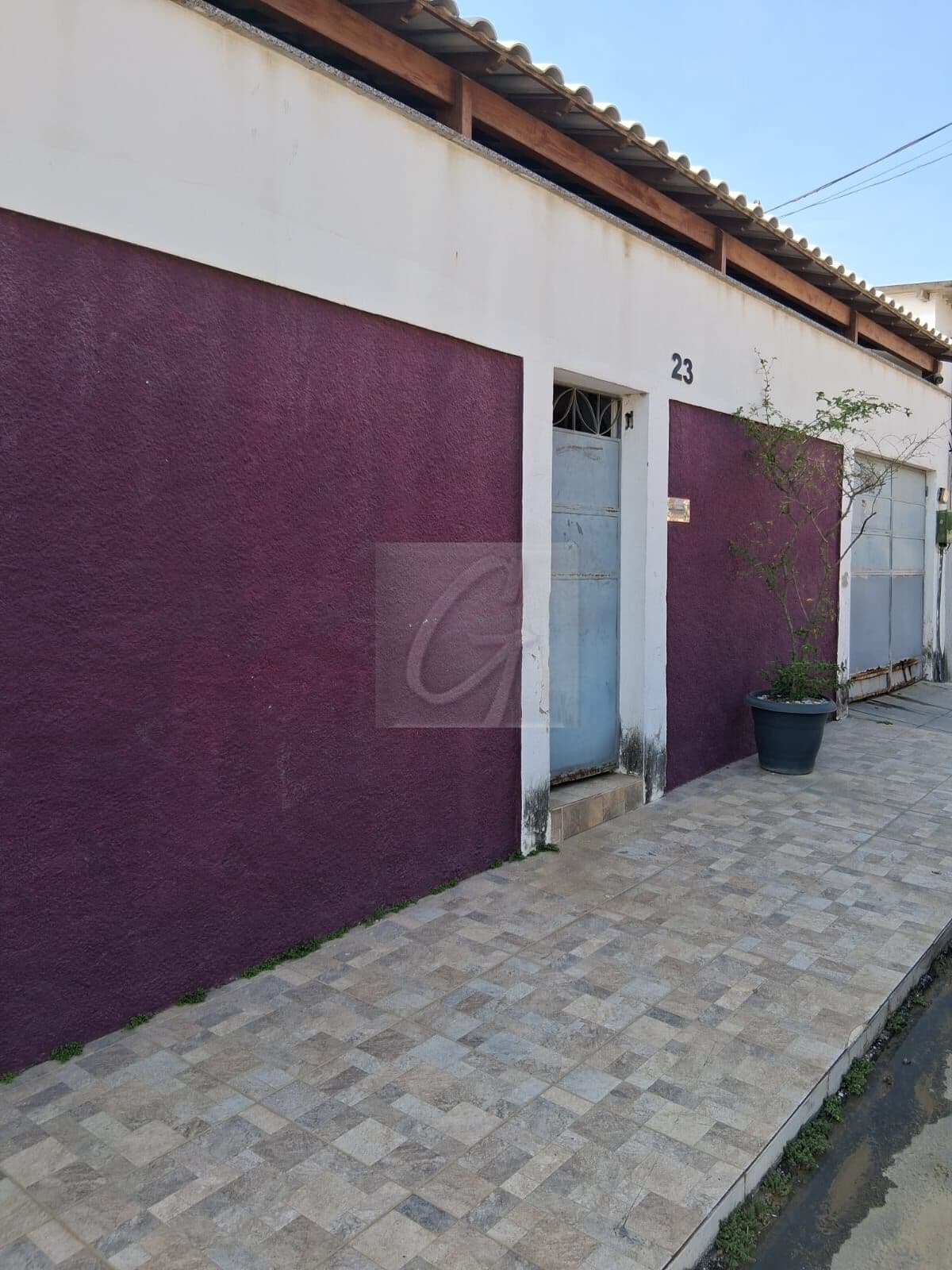 Casa Linear com 3 quartos, perto da auto escola Laranja
