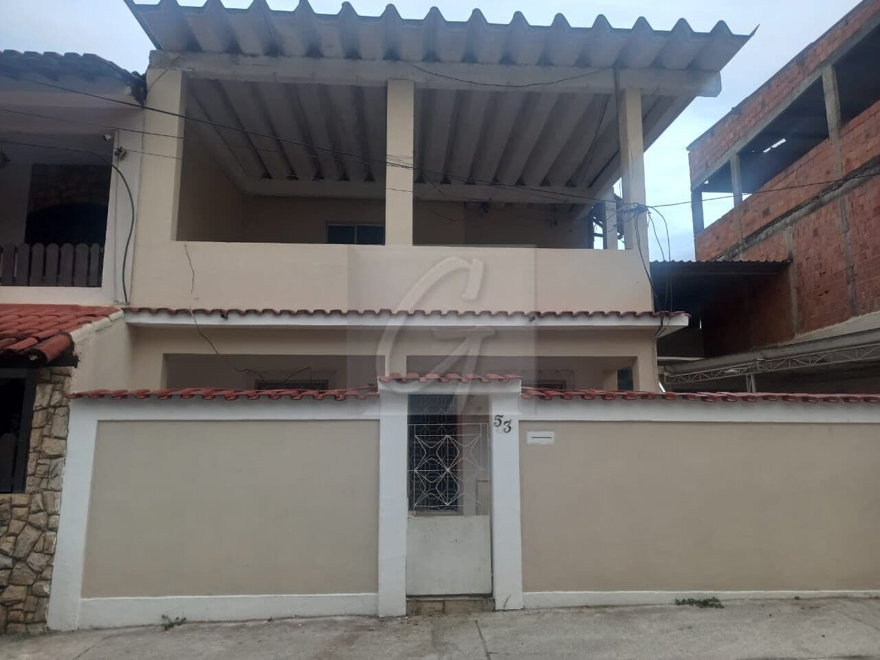 Duas ótimas casas em São Vicente com 2 quartos cada.