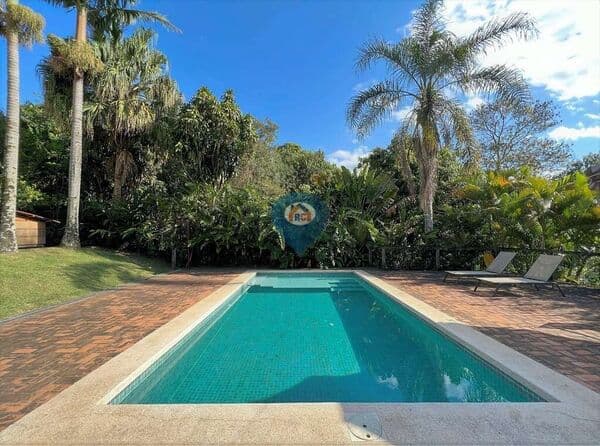 Casa em condomínio- TÉRREA, est. metálica, 5 sts, natureza/privacidade