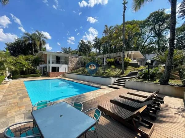 Casa térrea com área de laze, gourmet, piscina, sauna!