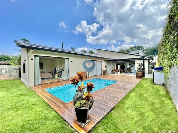 Casa em Rua Fechada- Nova, TÉRREA c/ piscina, em rua fechada!
