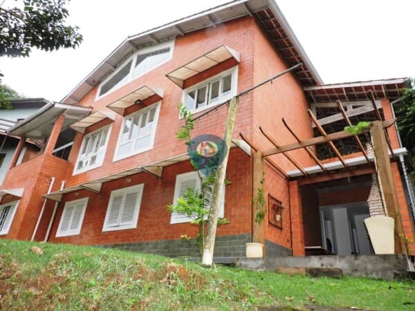 Casa em condomínio - Ótima localização e muito verde!