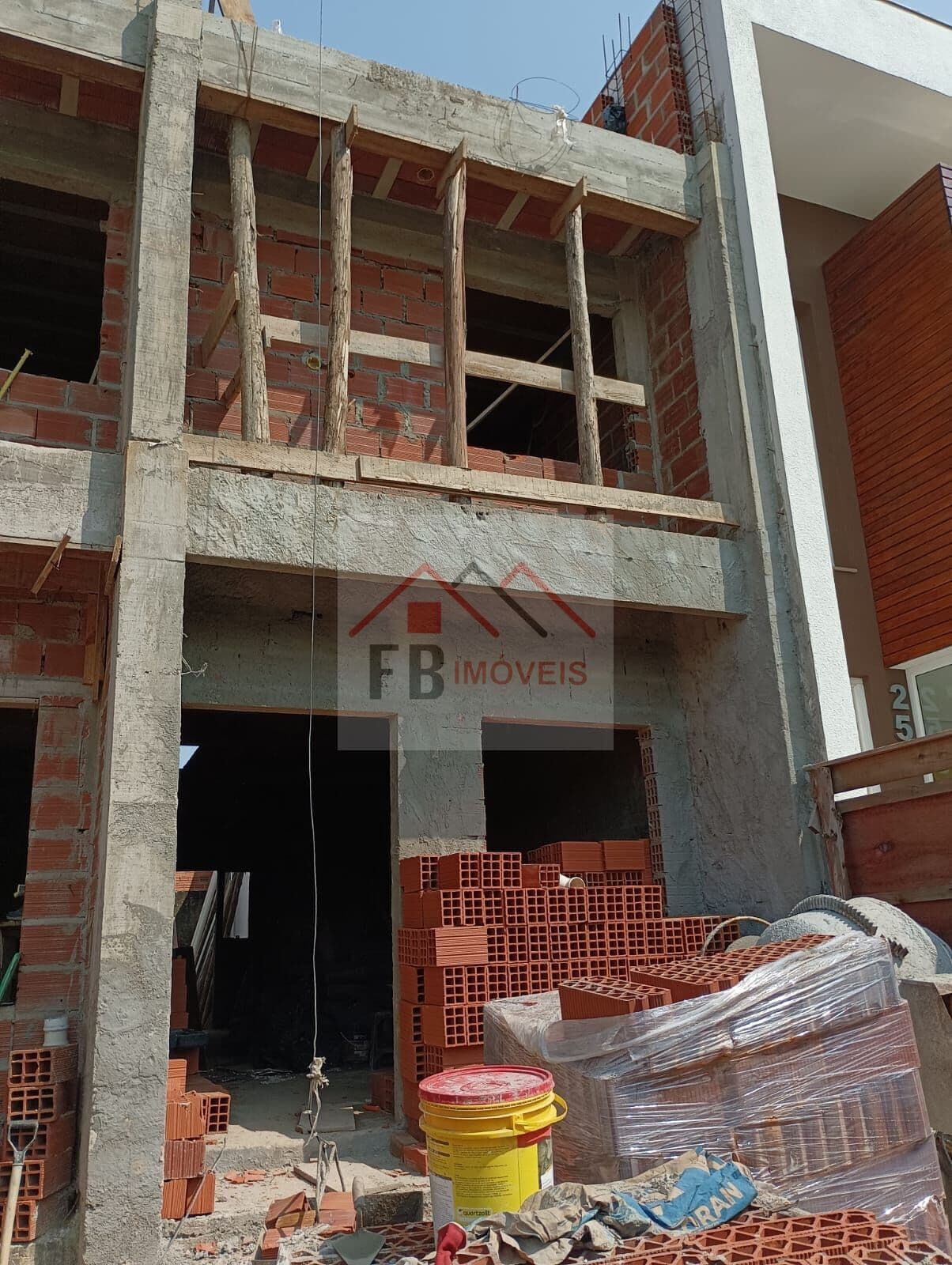 Sobrado em Porto Alegre - Hípica