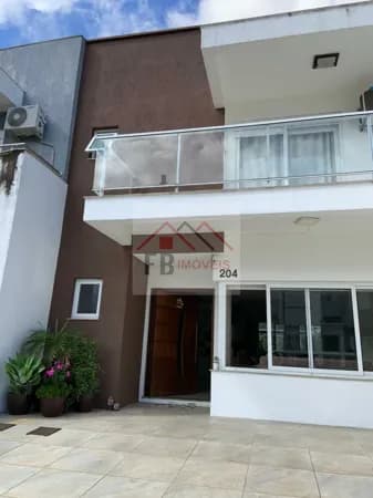 Casa Alto Padrão três suítes e peças amplas