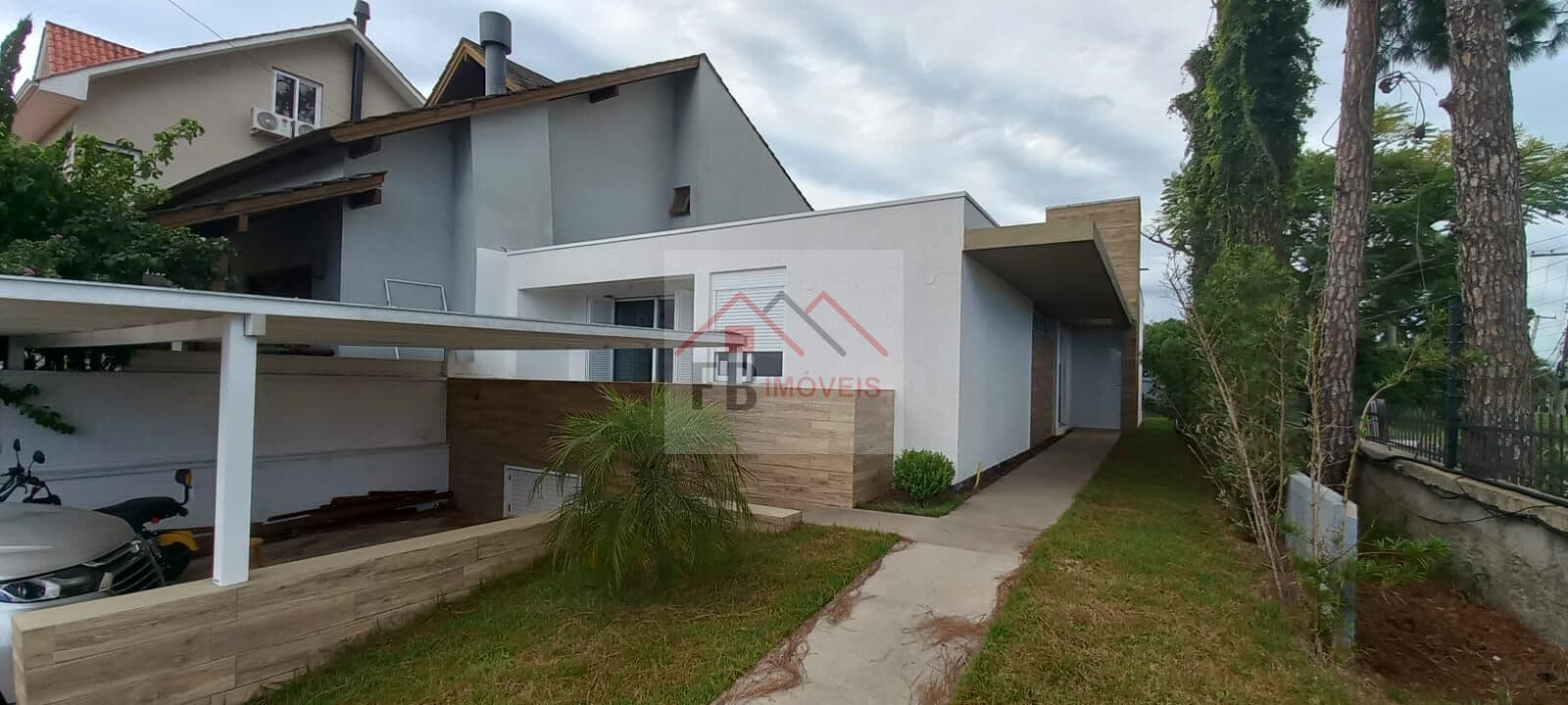 Casa Alto PadrãoCacondomínio em Avenida Edgar Pires de Castro - Hípica - Porto Alegre/RS