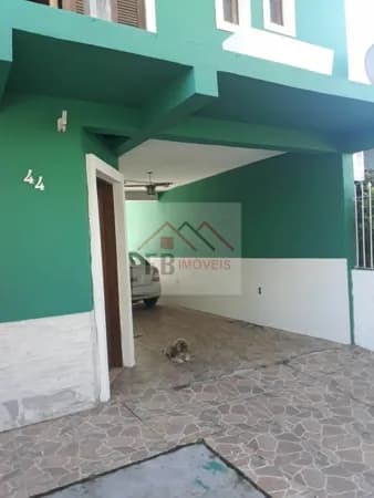 linda casa de dois pisos