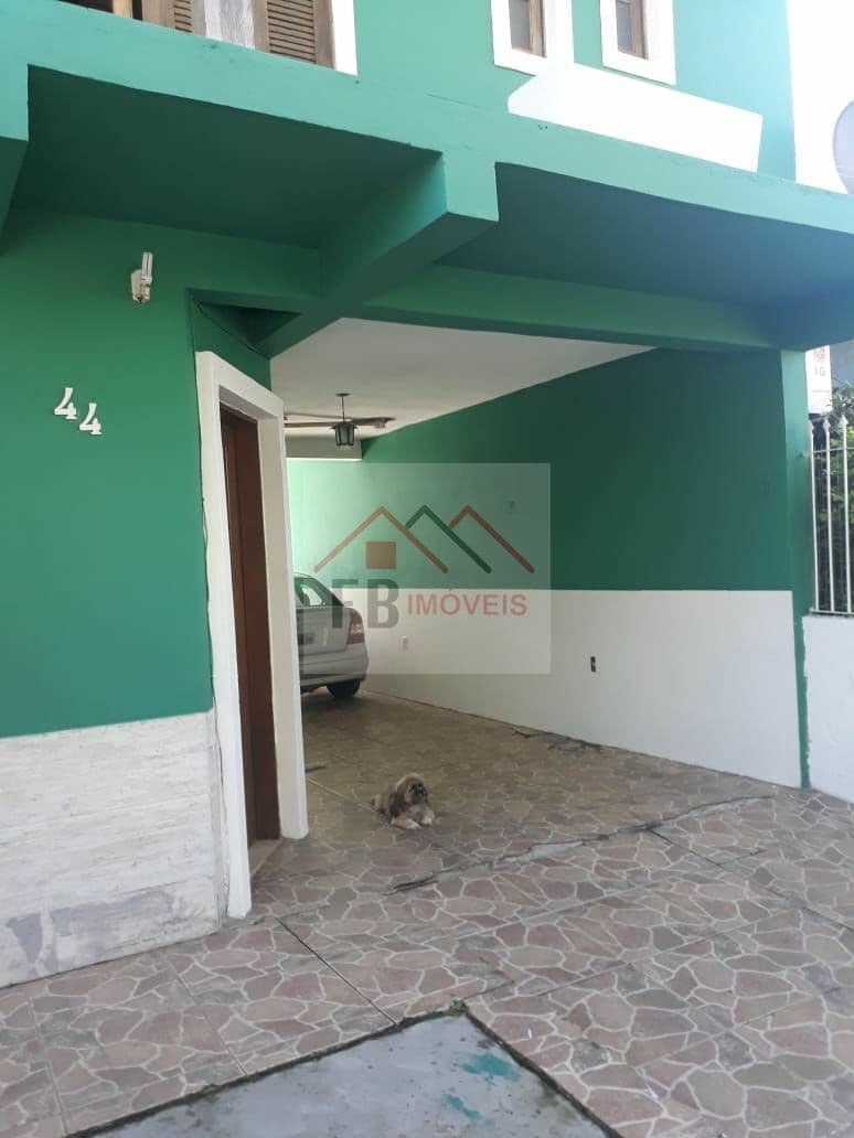 linda casa de dois pisos