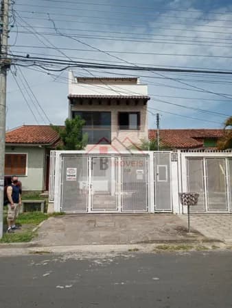 Lindo Sobrado com três quartos e suíte com close.