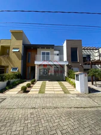 Casa de Condomínio em Porto Alegre - Hípica