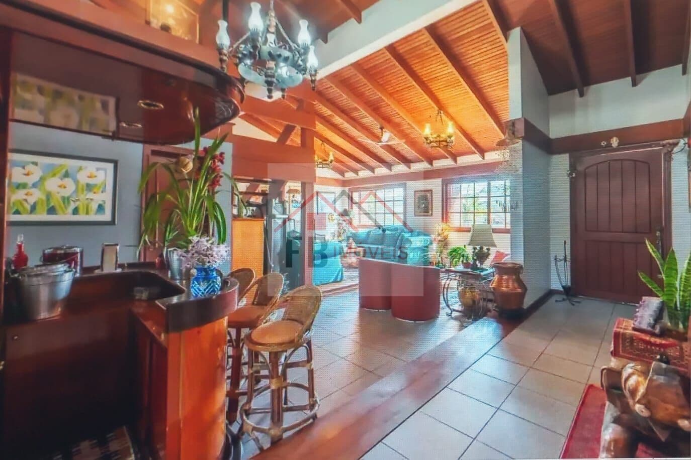 Casa semimobiliada com 385m², 3 suítes, piscina e espaço gourmet na Chácara das Pedras