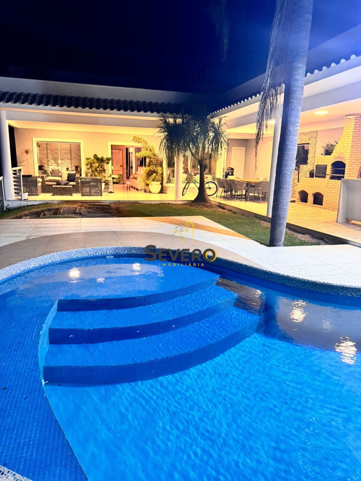 Casa Alto Padrão - Ampla Casa com Piscina, Área Gourmet, Hidromassagem, Sauna, 4 Suítes e Estrutura Completa
